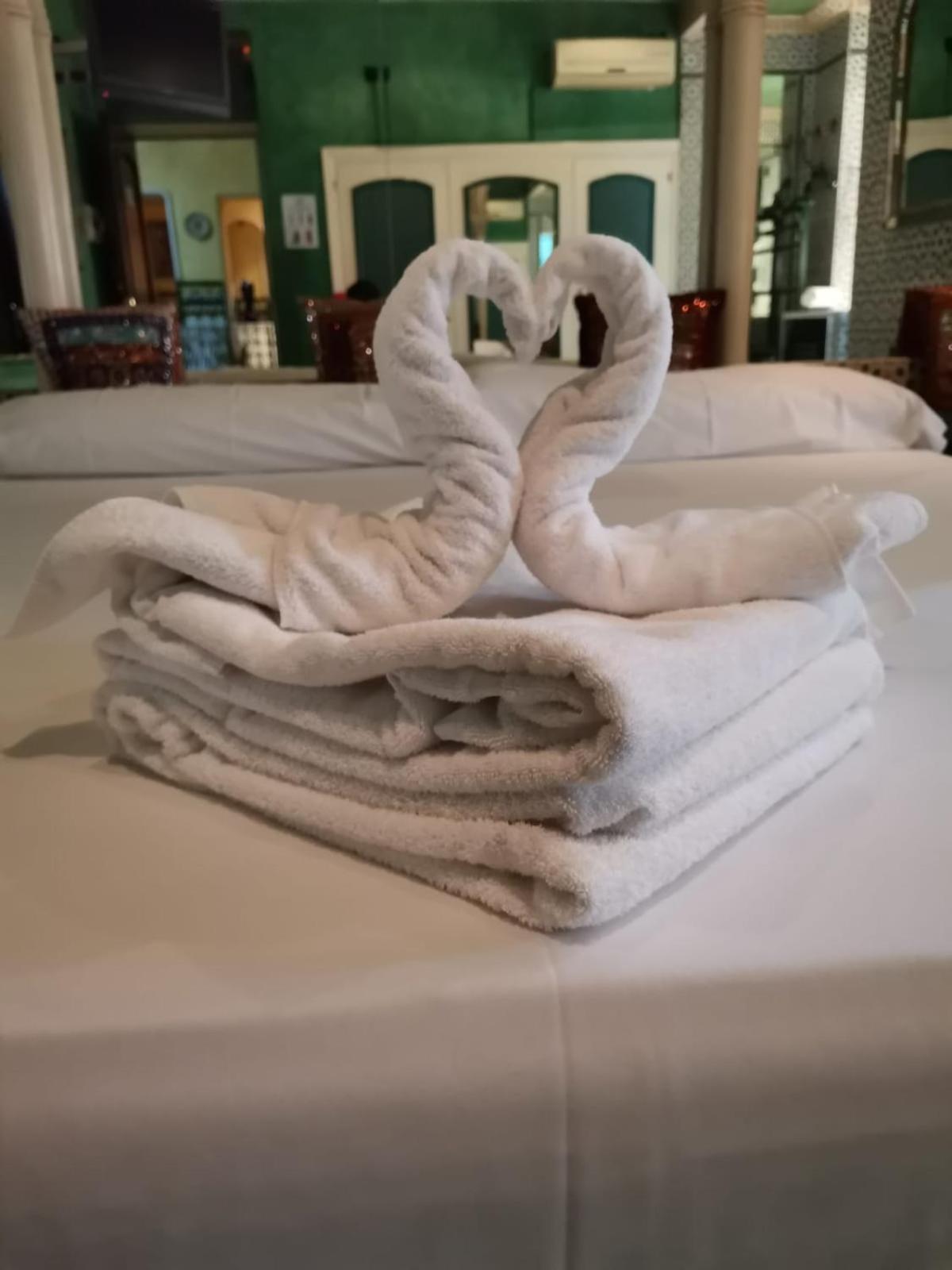 Hostal Avenida Andalucia - Solo Adultos Севиля Екстериор снимка