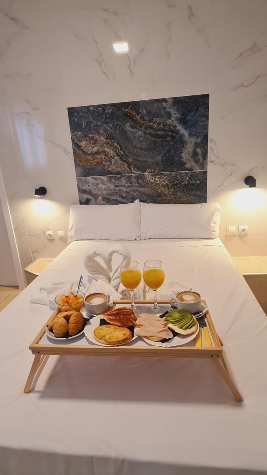 Hostal Avenida Andalucia - Solo Adultos Севиля Екстериор снимка